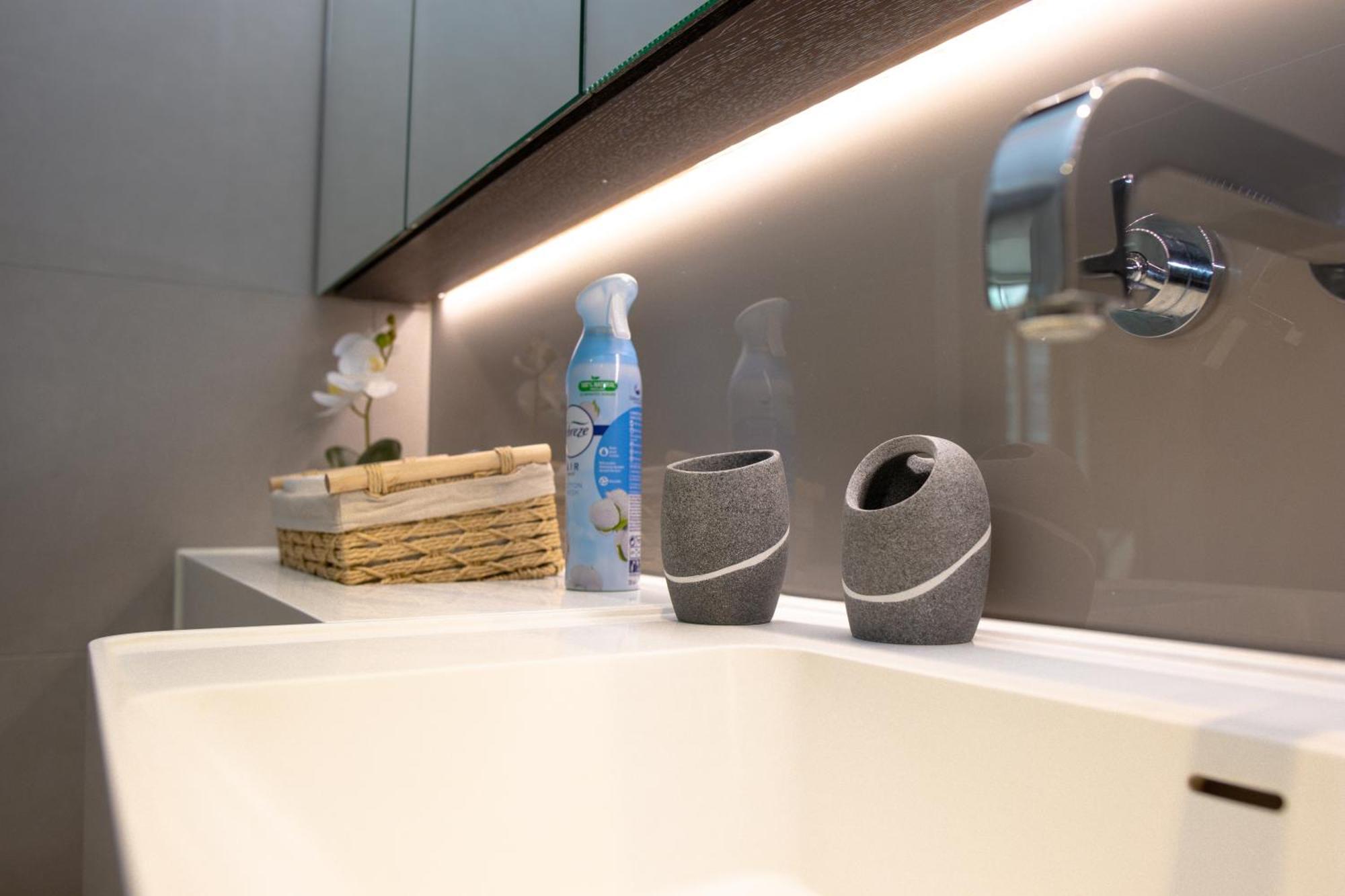 Luxury Apartment Steps From Battersea Power St And Close To Victoria & Chelsea Лондон Екстериор снимка
