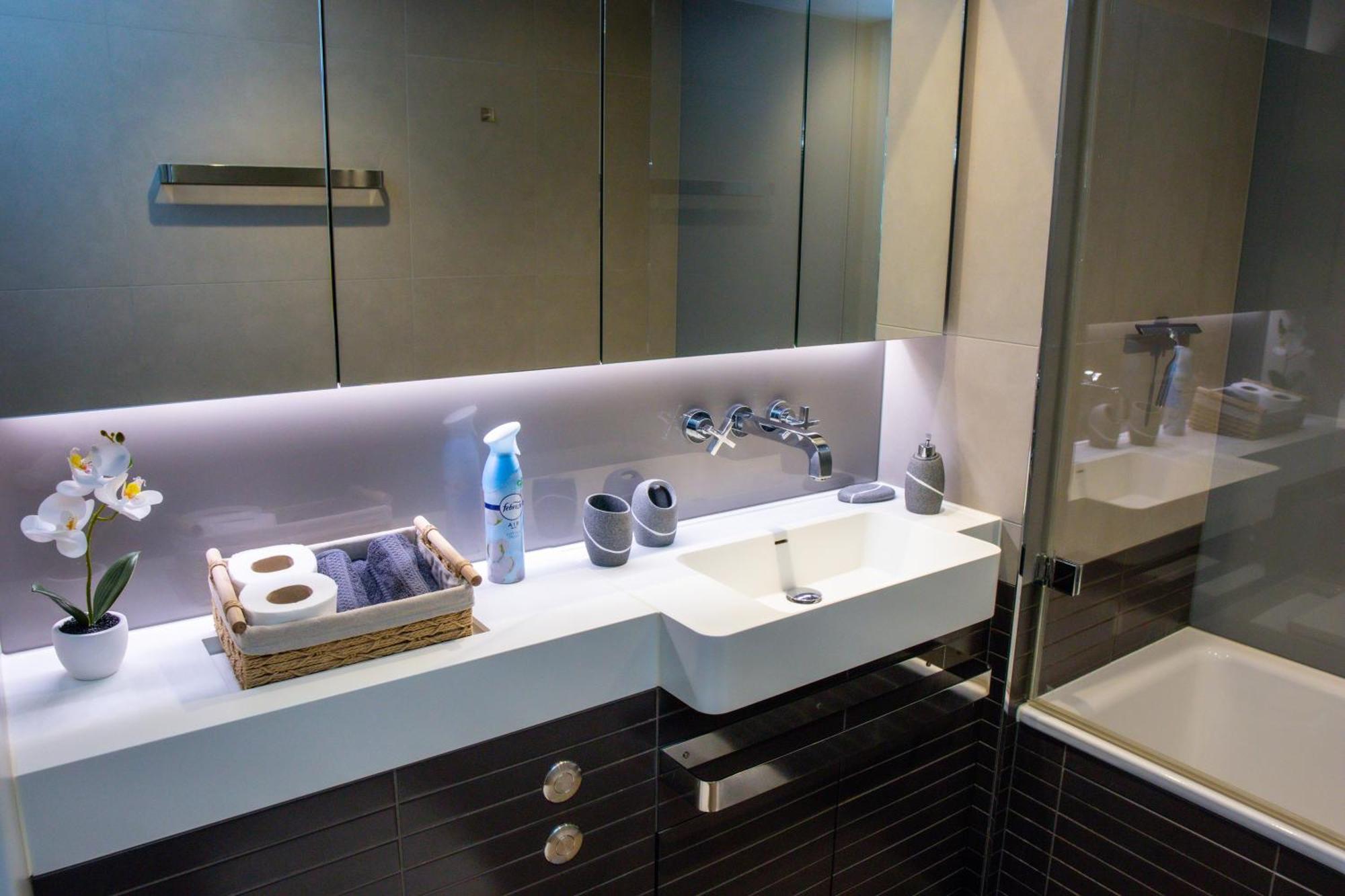 Luxury Apartment Steps From Battersea Power St And Close To Victoria & Chelsea Лондон Екстериор снимка